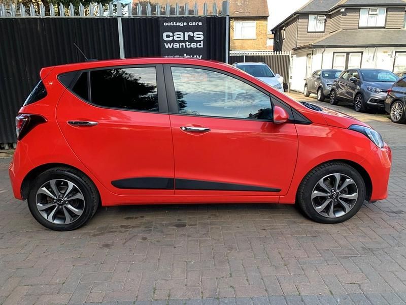 Used Hyundai i10 Premium SE 87 HP (63 kW) 2019 Red Hatchback