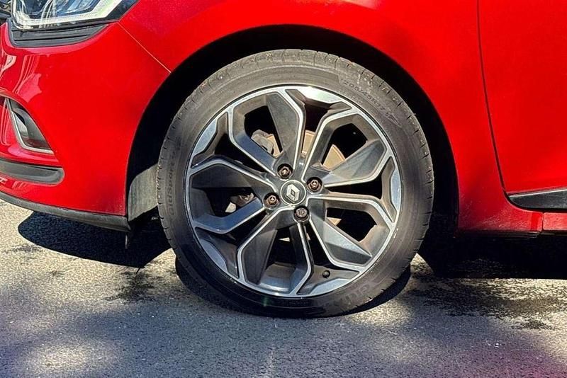 Used Renault Clio IV Dynamique 108 HP (79 kW) 2018 Red Hatchback