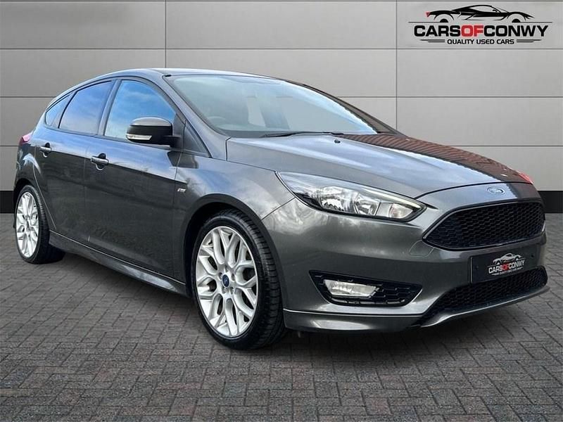 Used Ford Focus ST-Line 120 HP (88 kW) 2017 Grey Hatchback