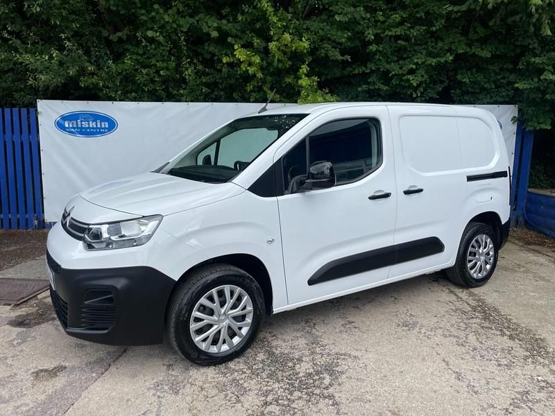 Used Citroën Berlingo 100 HP (73 kW) 2022 White MPV