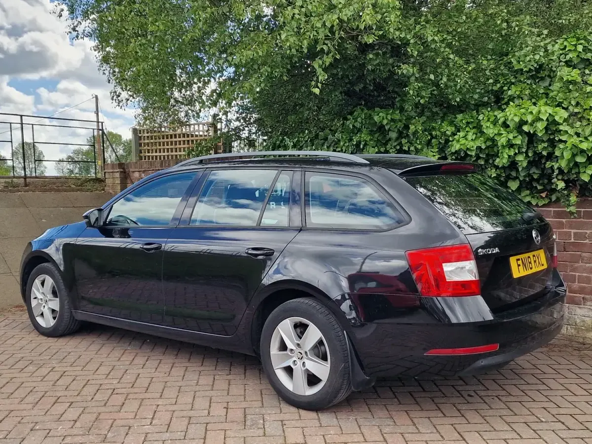 Usado Skoda Octavia SE 150 HP (110 kW) 2018 Preto Carrinha