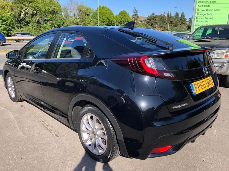 Begagnad Honda Civic S 100 HK (73 kW) 2015 Svart Halvkombi