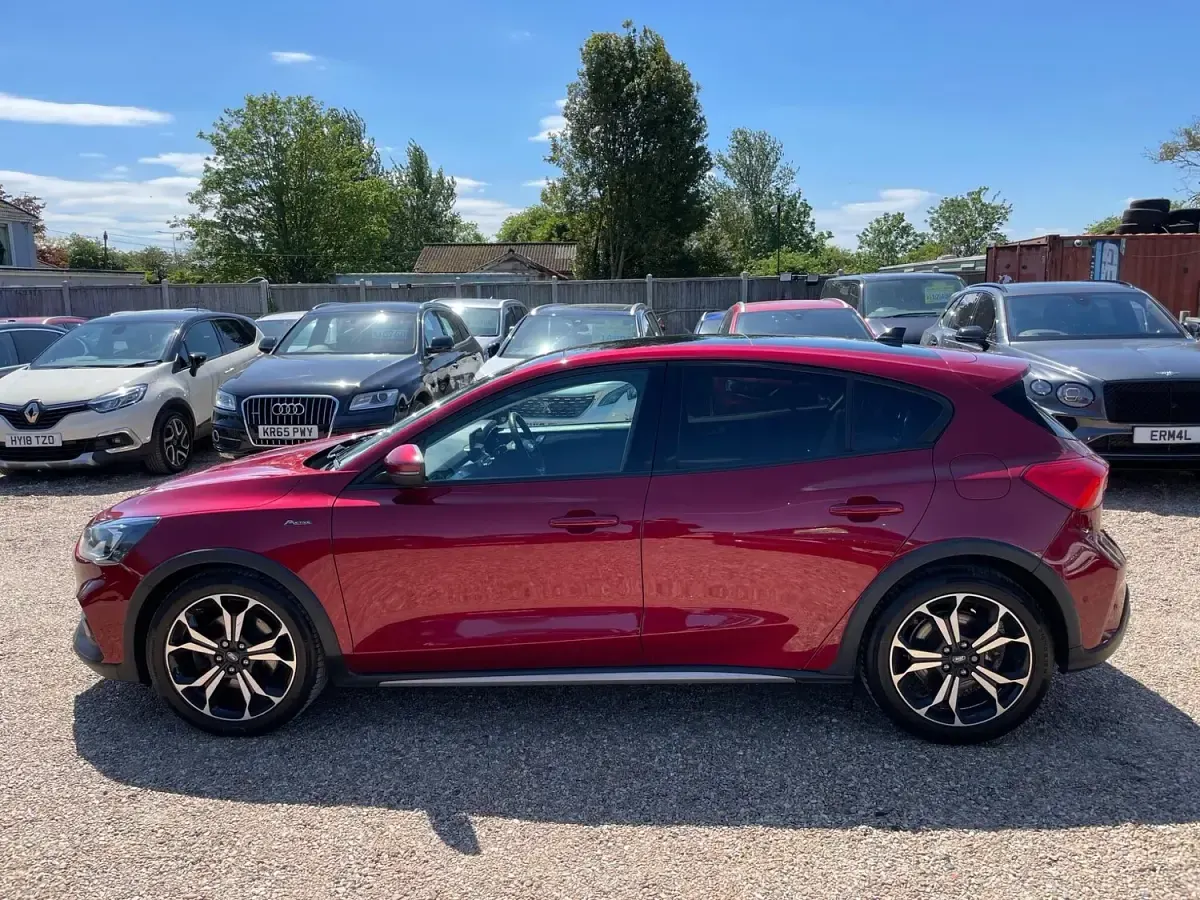 Used Ford Focus Active X 120 HP (88 kW) 2020 Red Hatchback