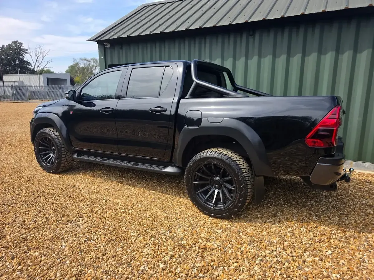 Used Toyota HiLux Plus 201 HP (147 kW) 2023 Black Pickup