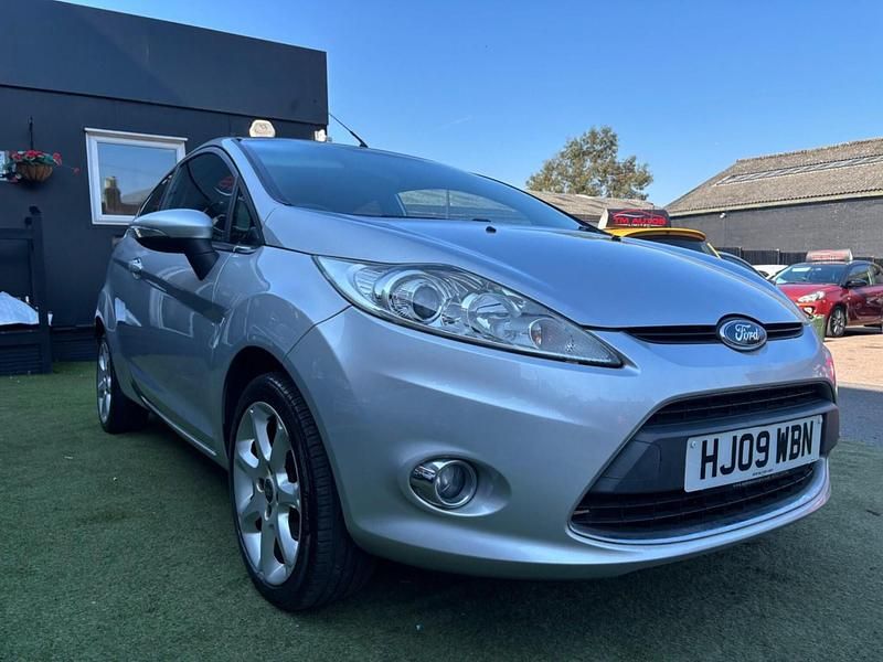 Used Ford Fiesta Zetec 82 HP (60 kW) 2009 Silver Hatchback