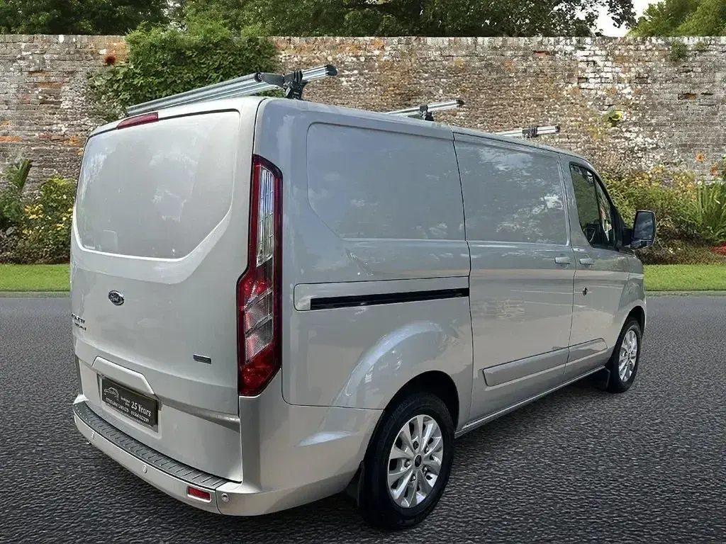 Usado Ford Transit Custom Limited 130 HP (95 kW) 2018 Prateado Van
