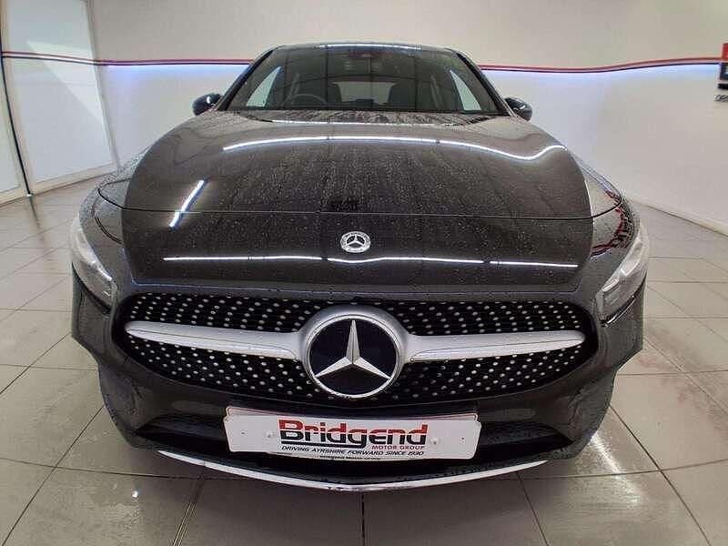 Begagnad Mercedes A180 Executive 2019 Svart Halvkombi