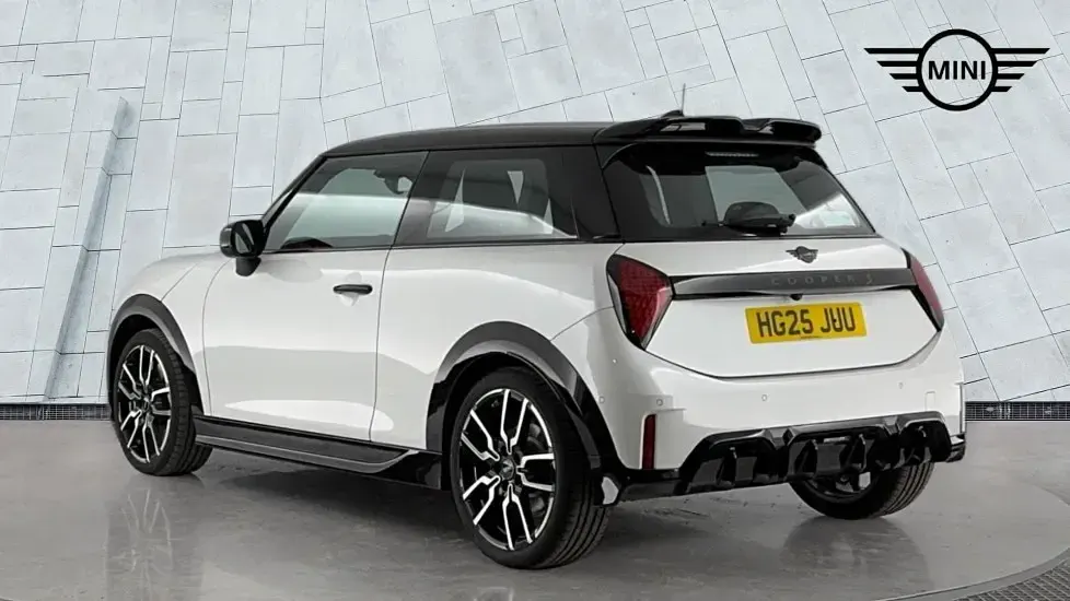 Used Mini Cooper S Hatch 201 HP (147 kW) 2025 White Hatchback
