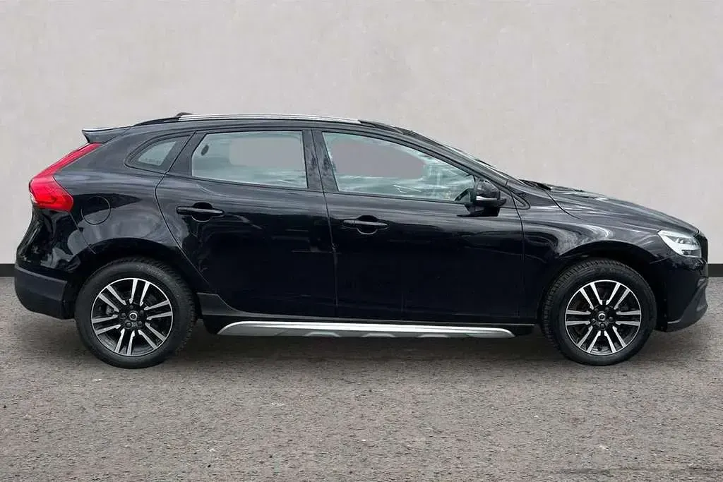 Used Volvo V40 Plus 2018 Black Hatchback