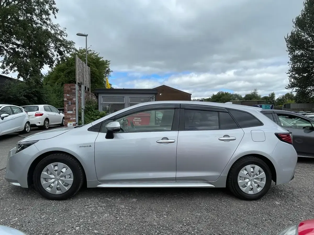 Used Toyota Corolla Design 122 HP (89 kW) 2026 Silver Estate