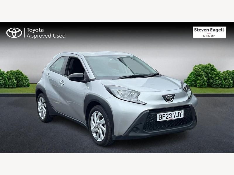 Used Toyota Aygo X PURE 72 HP (52 kW) 2023 Silver SUV