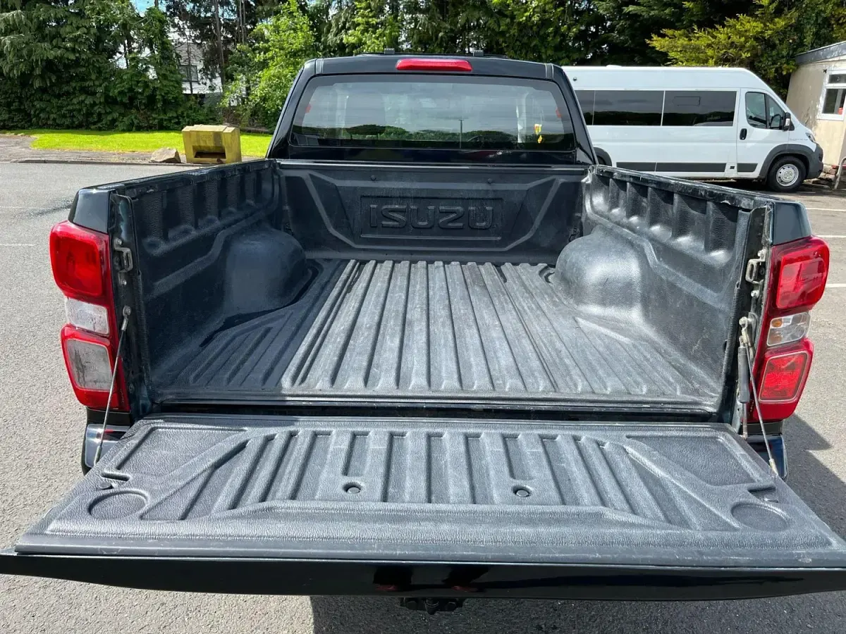 Used Isuzu D-Max 2023 Black Pickup