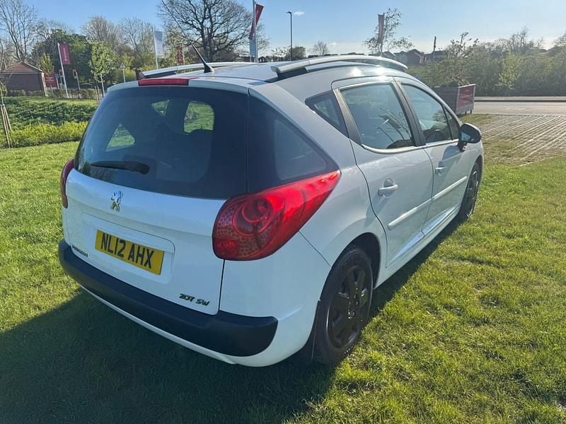 Used Peugeot 207 Active 92 HP (67 kW) 2012 White Estate