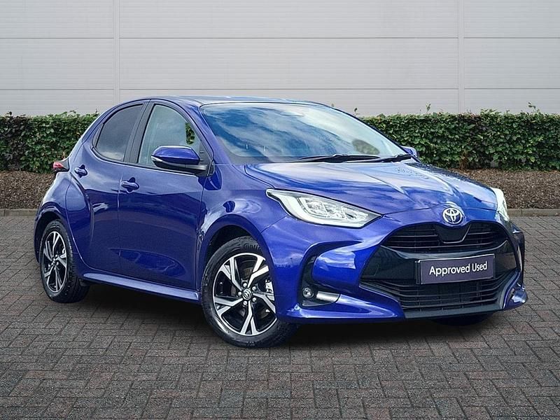 Used Toyota Yaris Hybrid Design 2024 Blue Hatchback