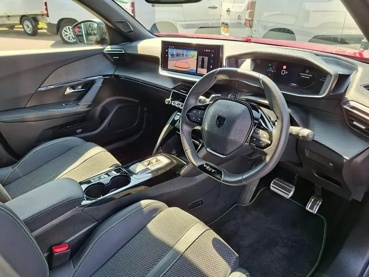 Second-hand Peugeot 2008 GT 134 CP (98 kW) 2025 Roșu SUV