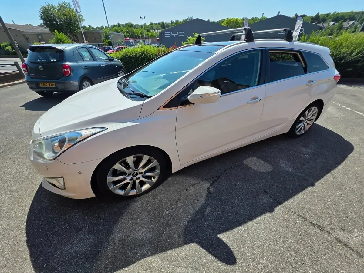 Used Hyundai i40 Premium 136 HP (100 kW) 2012 White Estate