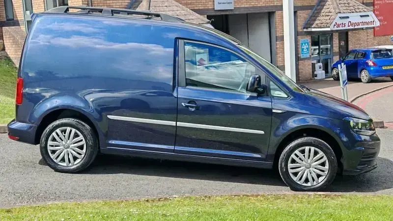 Begagnad VW Caddy Trendline 125 HK (91 kW) 2016 Blå Minibuss