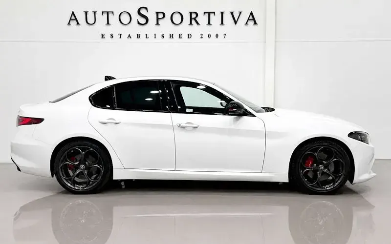 Used Alfa Romeo Giulia 280 HP (205 kW) 2024 White and black Sedan