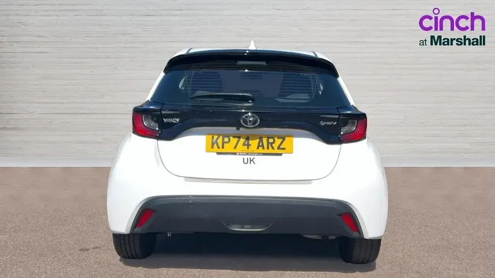 Used Toyota Yaris 116 HP (85 kW) 2024 White Hatchback