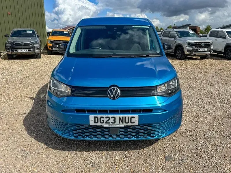 Usado VW Caddy Pro 122 HP (89 kW) 2023 Azul Monovolume