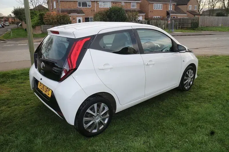 Gebraucht Toyota Aygo X-play 72 PS (52 kW) 2019 Weiß Kleinwagen