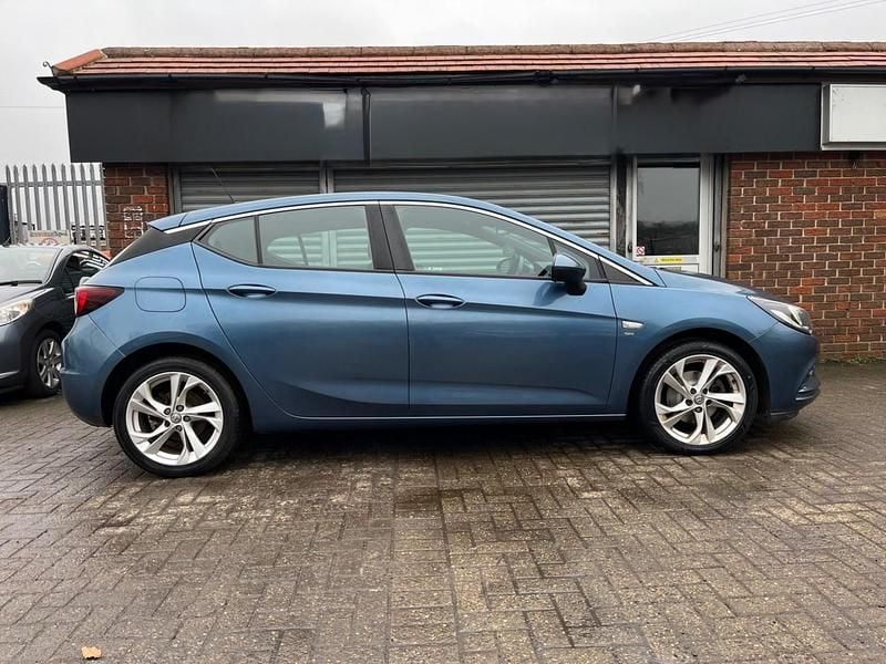 Used Vauxhall Astra SRi 105 HP (77 kW) 2016 Blue Hatchback