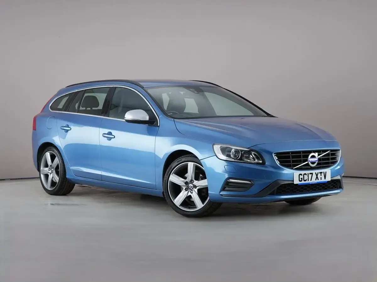 Used Volvo V60 R-Design 120 HP (88 kW) 2017 Estate