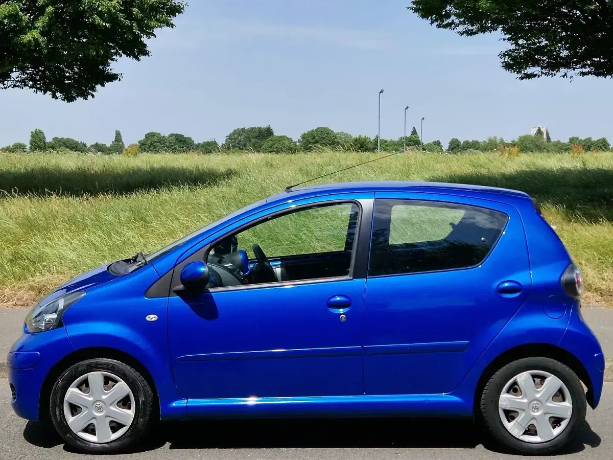 Used Toyota Aygo 2009 Blue Hatchback