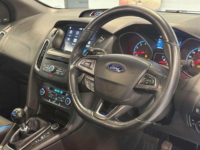 Usado Ford Focus RS 350 HP (257 kW) 2017 Azul Citadino