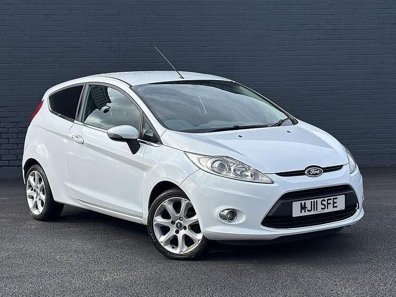 Used Ford Fiesta Zetec 82 HP (60 kW) 2011 White Hatchback