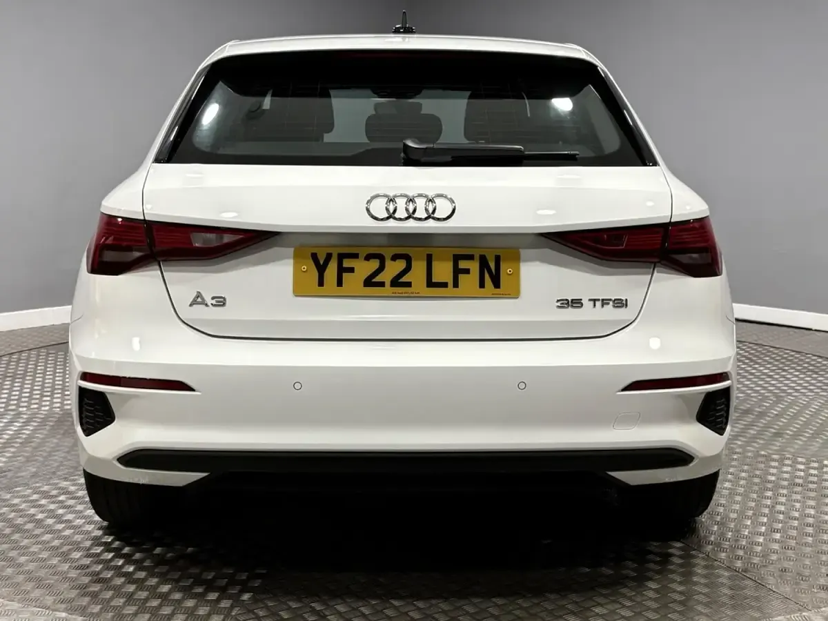 Used Audi A3 Sportback Comfort 150 HP (110 kW) 2022 White Hatchback