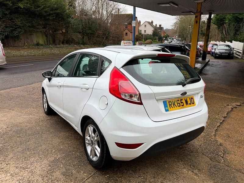 Used Ford Fiesta Zetec 82 HP (60 kW) 2015 White Hatchback