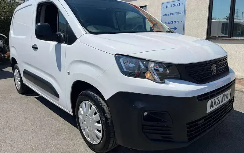 Used Peugeot Partner 131 HP (96 kW) 2021 White MPV