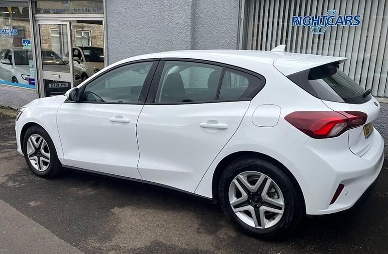 Used Ford Focus Zetec 2022 White Hatchback