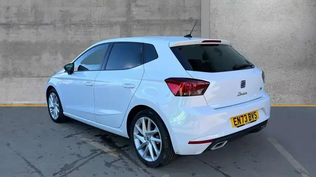 Begagnad Seat Ibiza FR 110 HK (80 kW) 2024 Vit Halvkombi