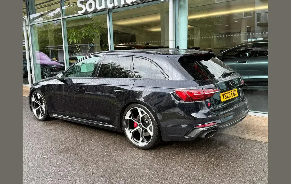 Used Audi RS4 Competition 444 HP (326 kW) 2023 Black Estate