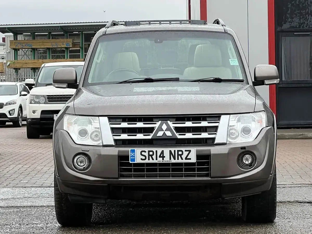 Used Mitsubishi Shogun 197 HP (144 kW) 2014 Brown SUV