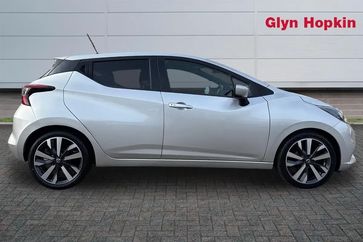 Usado Nissan Micra Tekna 92 HP (67 kW) 2023 Prateado Citadino