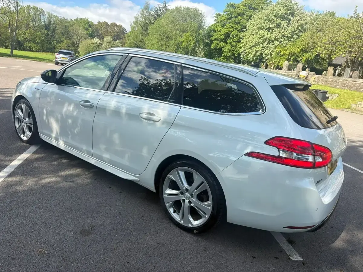 Käytetty Peugeot 308 SW GT-line 2018 Valkoinen Farmari