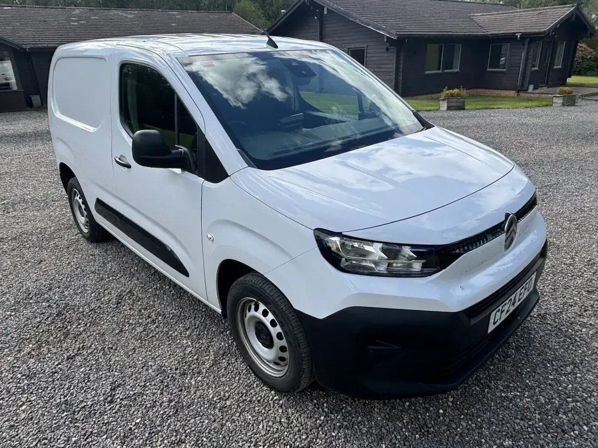 Used Citroën Berlingo 100 HP (73 kW) 2024 White MPV