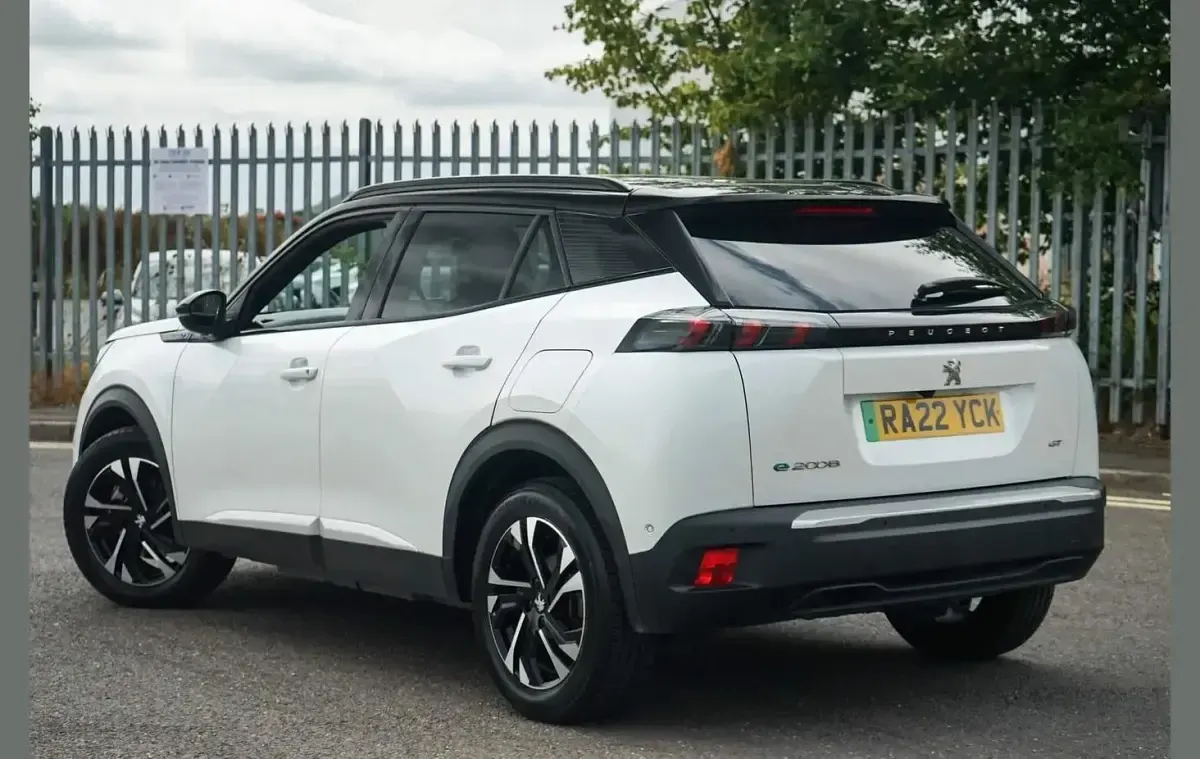 Used Peugeot e-2008 GT 100 kW (136 HP) 2022 White SUV
