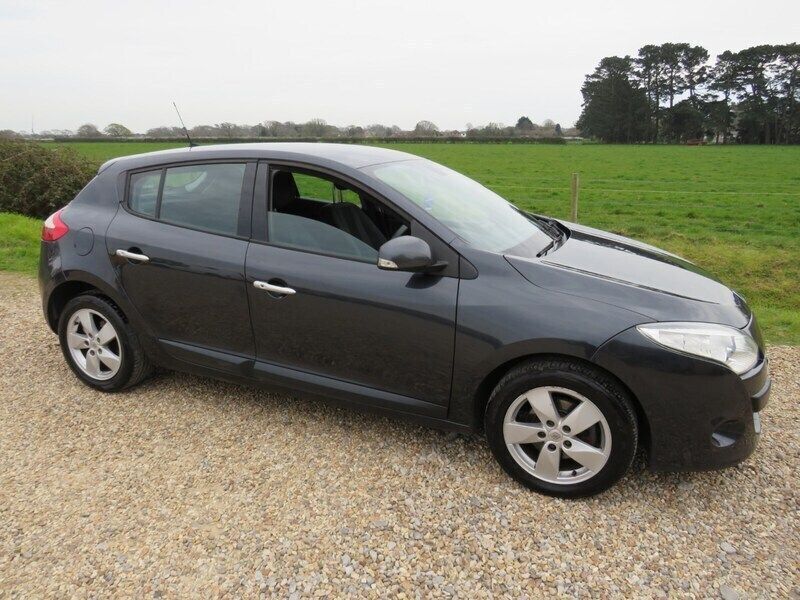 Grey Used 2011 Renault Mégane III Dynamique Hatchback | £2,000 (Expensive) - Image 1/4