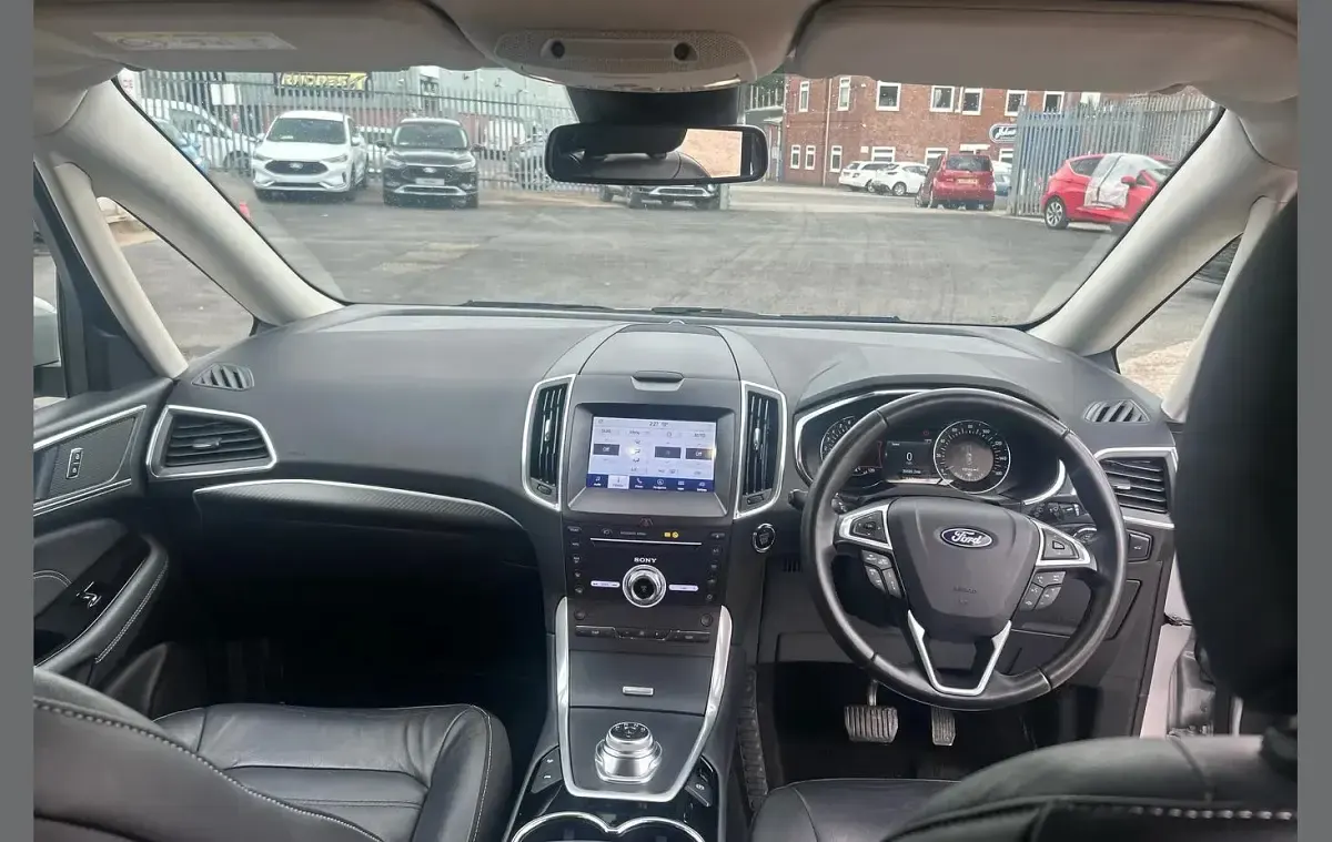 Begagnad Ford Galaxy Titanium 190 HK (139 kW) 2023 Silver Minibuss