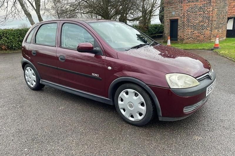 Second-hand Vauxhall Corsa Elegance 79 CP (58 kW) 2003 Roșu Hatchback