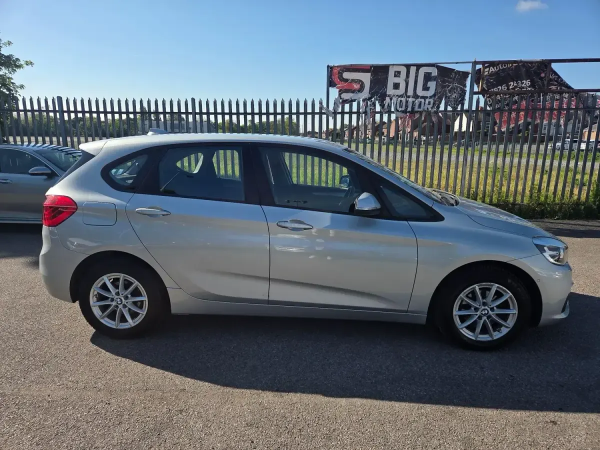 Begagnad BMW 218 Comfort Edition 2016 Silver Halvkombi