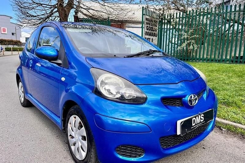 Used Toyota Aygo 68 HP (50 kW) 2011 Blue Hatchback