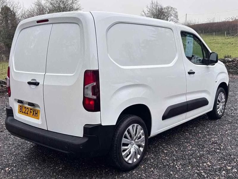 Used Peugeot Partner Premium 100 HP (73 kW) 2022 White MPV