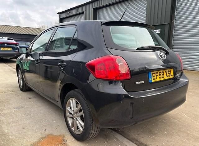 Used Toyota Auris 124 HP (91 kW) 2010 Black Hatchback