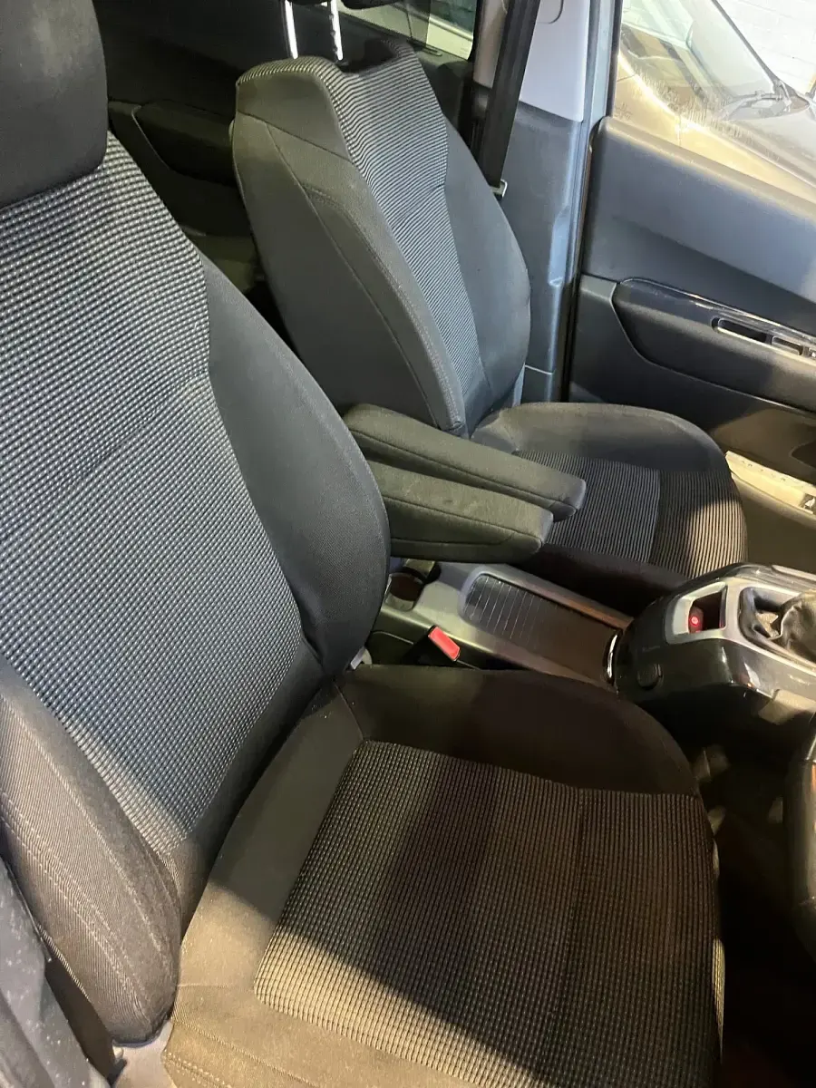 Usado Peugeot 5008 112 HP (82 kW) 2011 Cinzento Monovolume