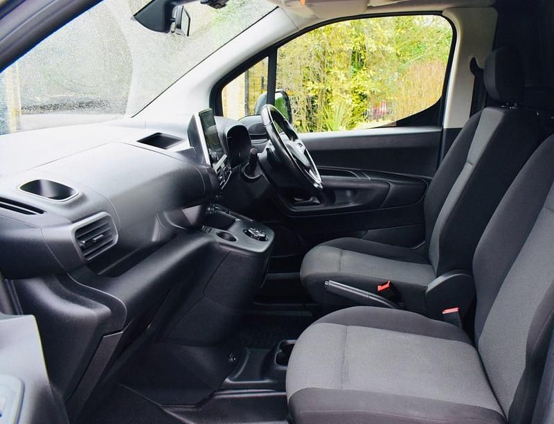 Used Vauxhall Combo 130 HP (95 kW) 2022 Grey MPV